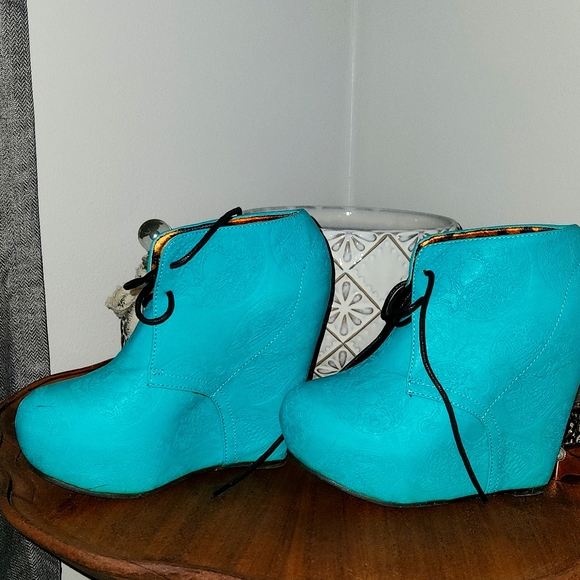 Platform booties - Picture 5 of 5